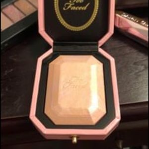 Too faced highlighter